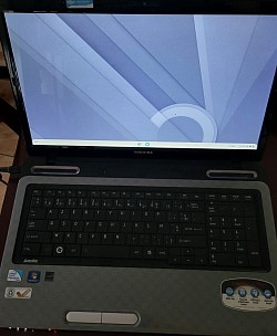 Prix 200$ Modèle = Toshiba  Satellite L775  Écran = 17 pouce   Disque dur = 269 Go  Mémoire vive = 4 go  Cpu = intel(R) Pentium(R) CPU B950 @ 2,10GHz (2 threads 2,10 GHz)  Lecteur CD DVD  Wi-Fi  Webcam   Batterie fonctionnelle   Chrome os flex
